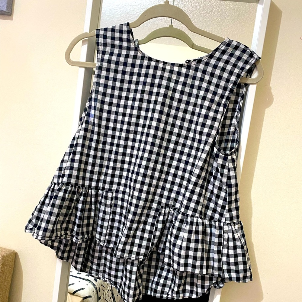 BLACK AND WHITE PLAID TOP